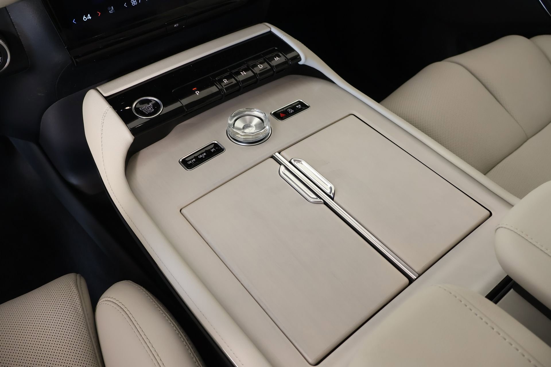 New 2026 Lincoln Navigator Premiere AWD/4WD image 8