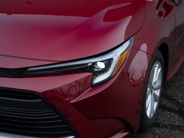 Used 2025 Toyota Corolla XLE image 11