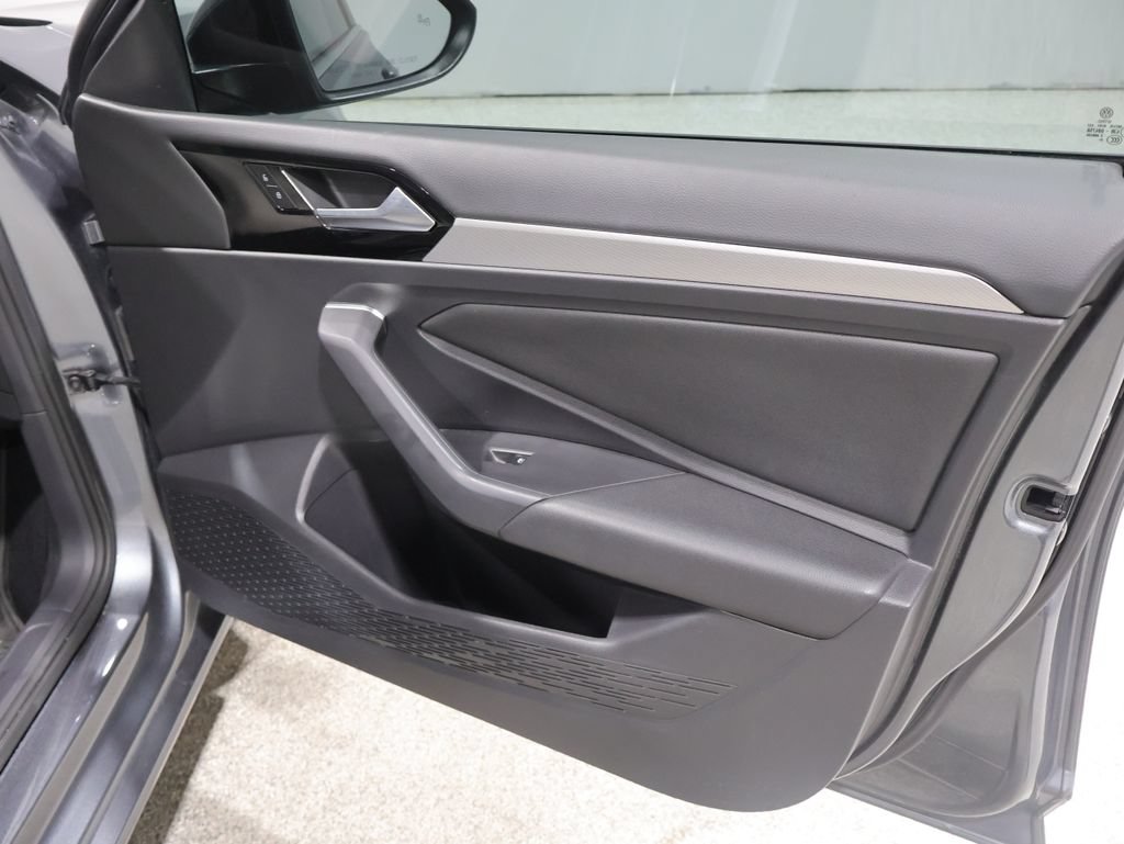 Used 2020 Volkswagen Jetta R-Line w/ R-Line Cold Weather Package FWD image 24