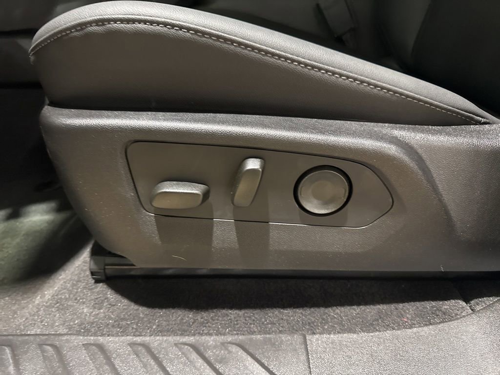 New 2026 GMC Canyon Elevation w/ Convenience Package image 17