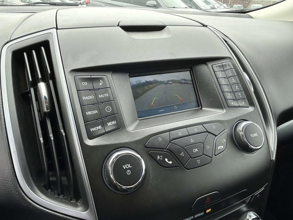 Used 2018 Ford Edge SE image 25