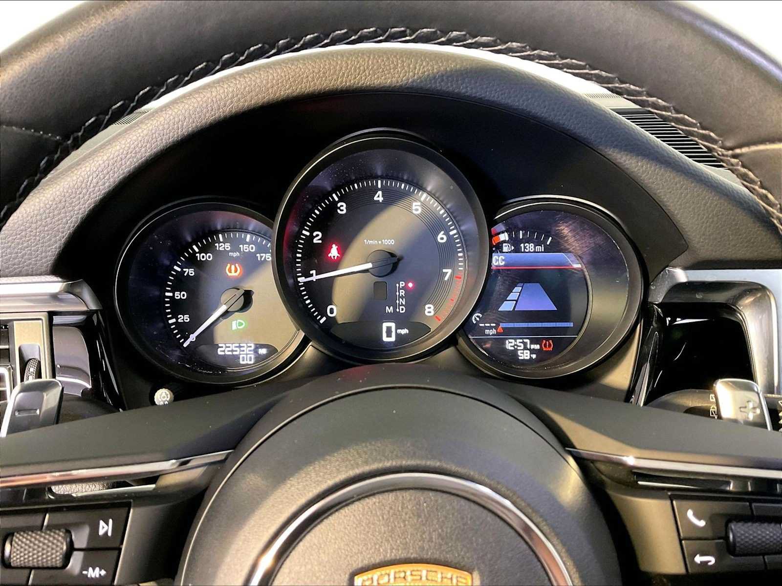 Certified 2023 Porsche Macan AWD/4WD image 29