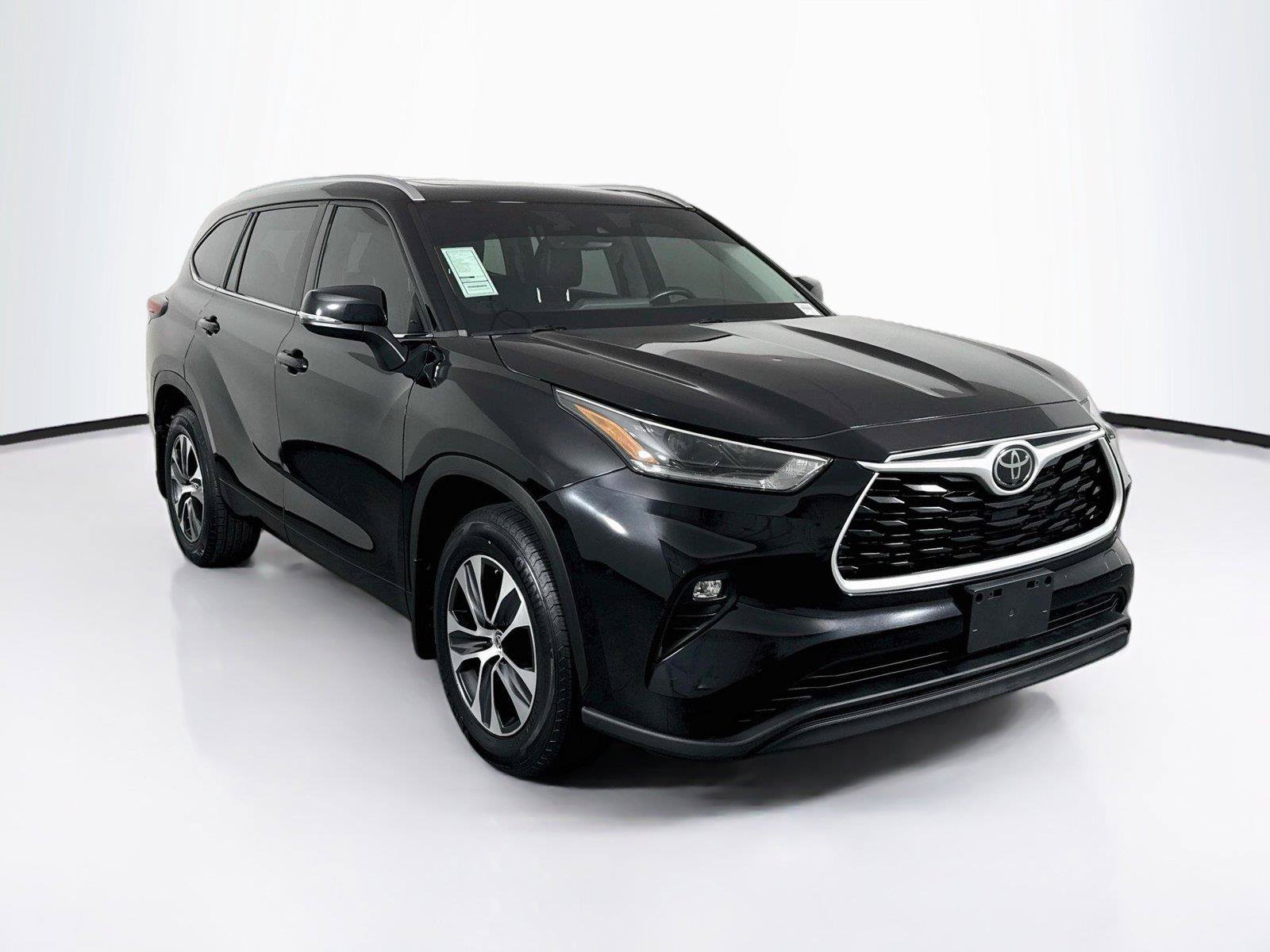 Used 2021 Toyota Highlander XLE AWD/4WD image 9