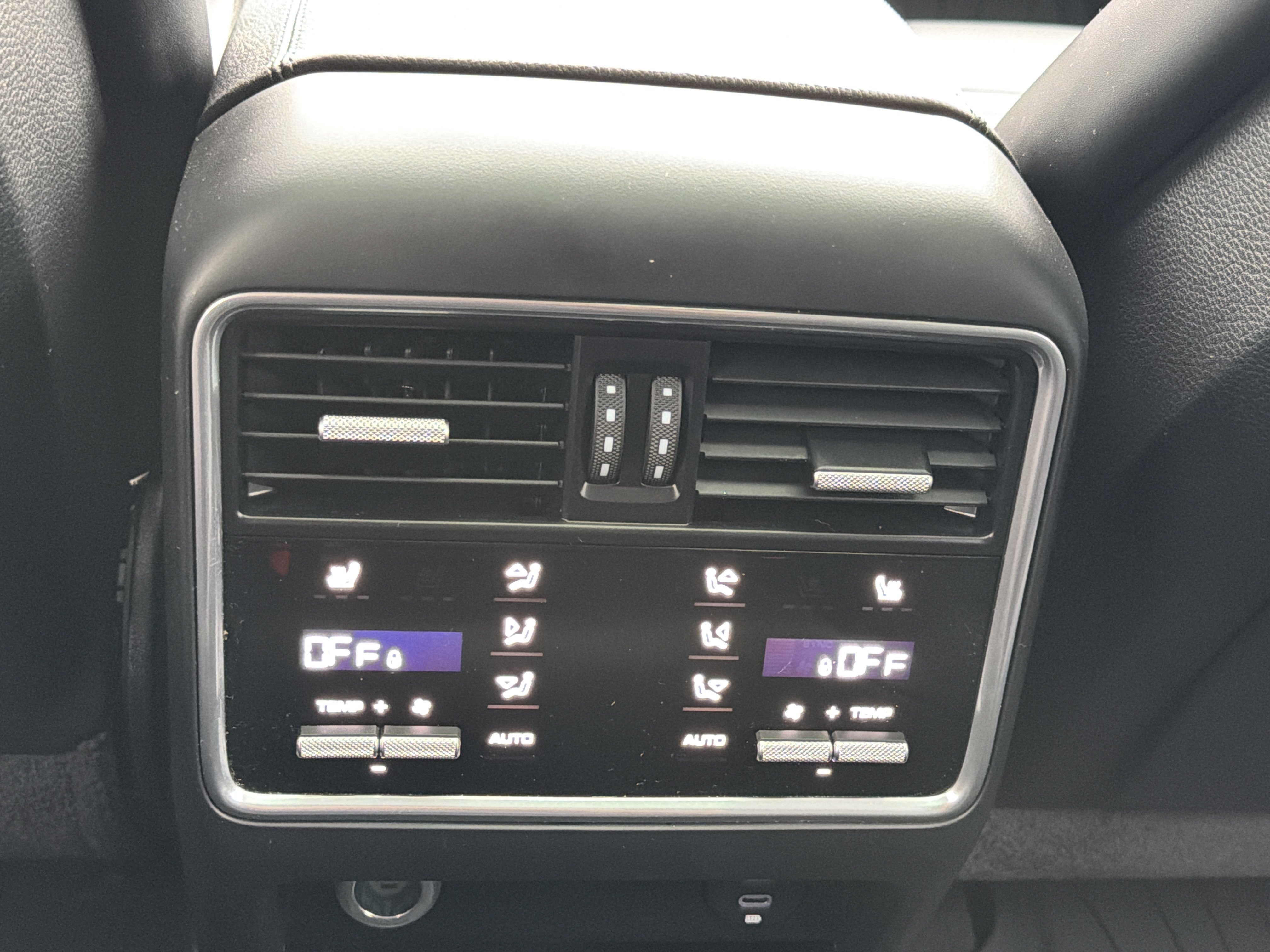 Used 2022 Porsche Cayenne AWD/4WD image 26
