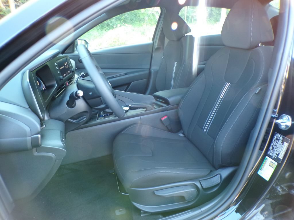 New 2026 Hyundai Elantra Sport FWD image 13
