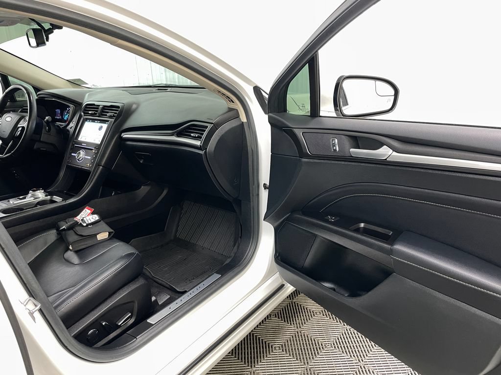 Used 2017 Ford Fusion Titanium FWD image 37