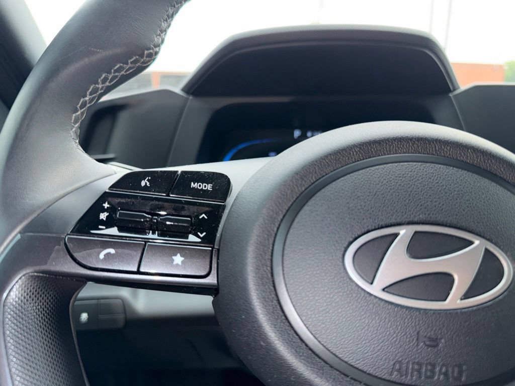 Used 2025 Hyundai Elantra Sport FWD image 30