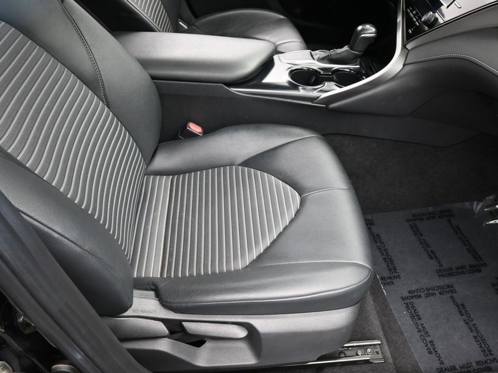 Used 2020 Toyota Camry SE image 38