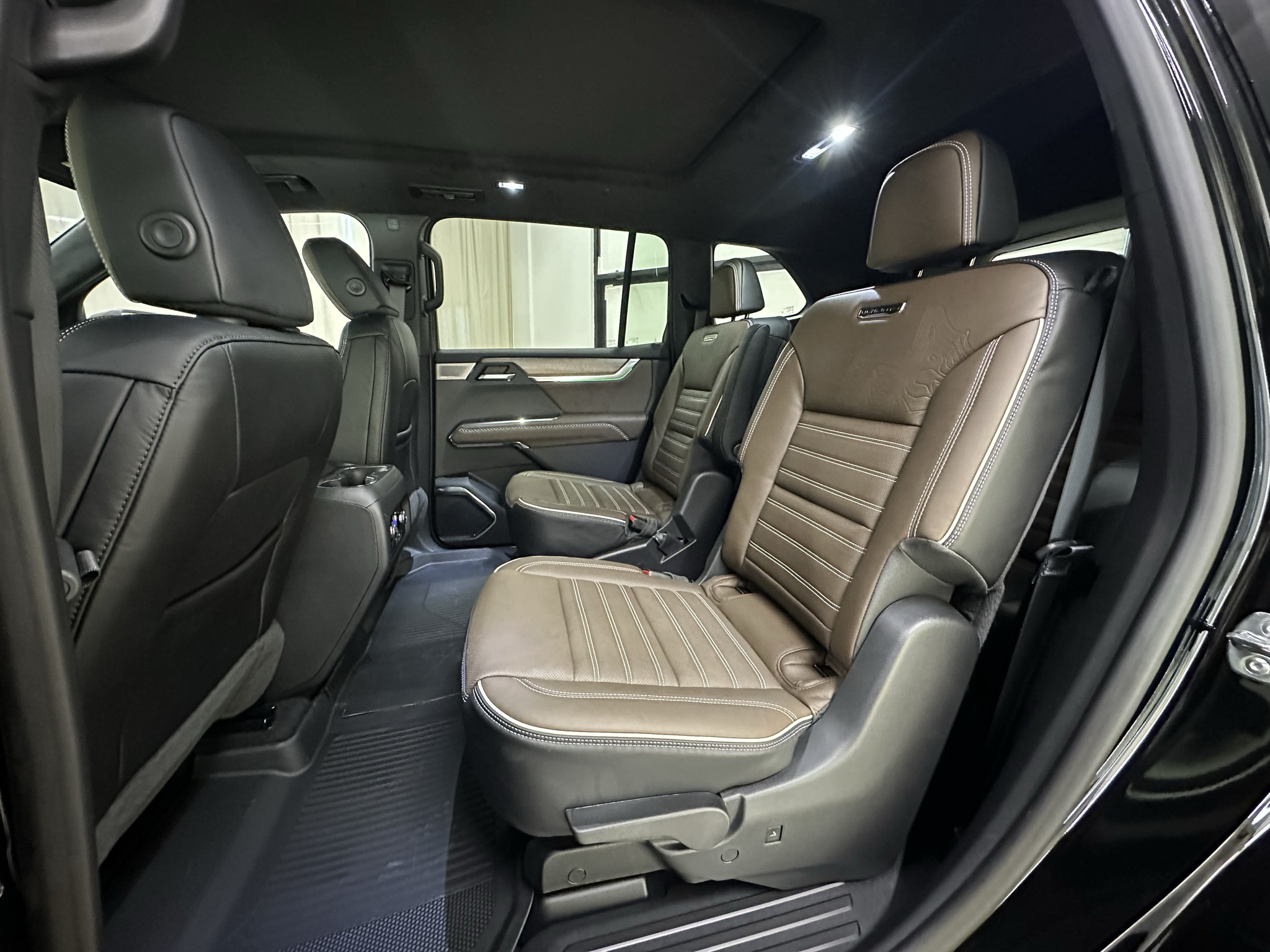 New 2027 GMC Acadia Denali Ultimate w/ LPO, Floor Liner Package AWD/4WD image 14