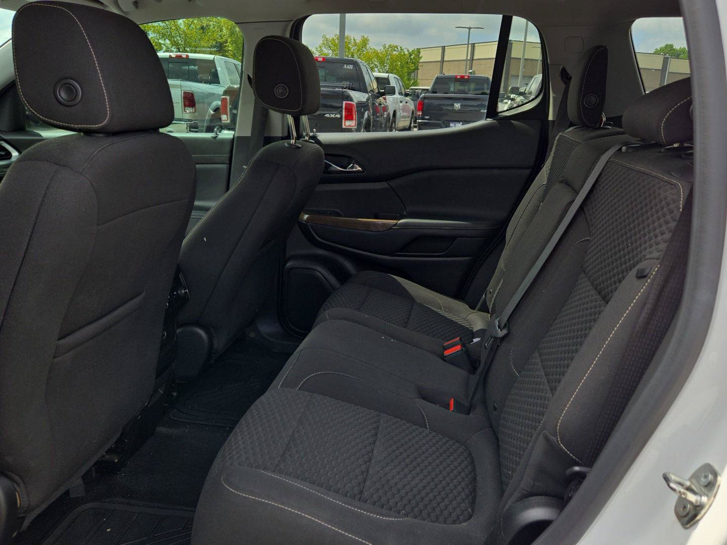 Used 2019 GMC Acadia SLE FWD image 14