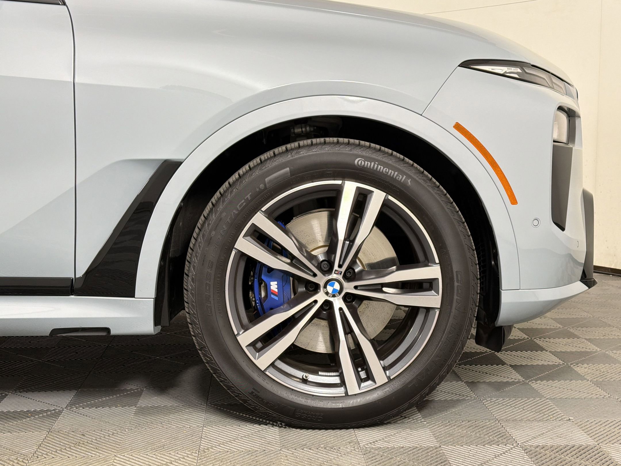 Used 2025 BMW X7 M60i w/ Climate Comfort Package AWD/4WD image 14