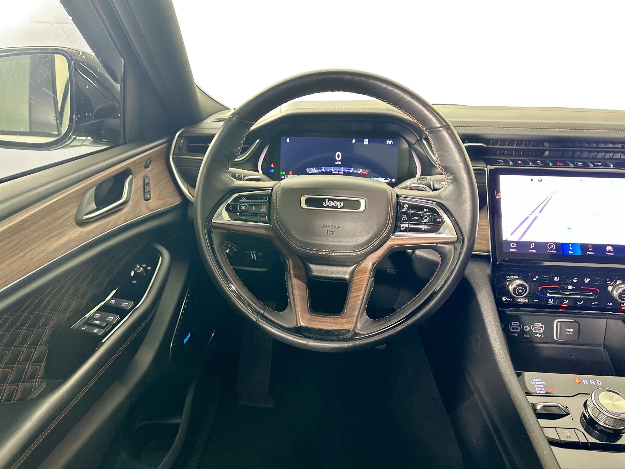 Used 2023 Jeep Grand Cherokee L Summit w/ High Altitude Package AWD/4WD image 29