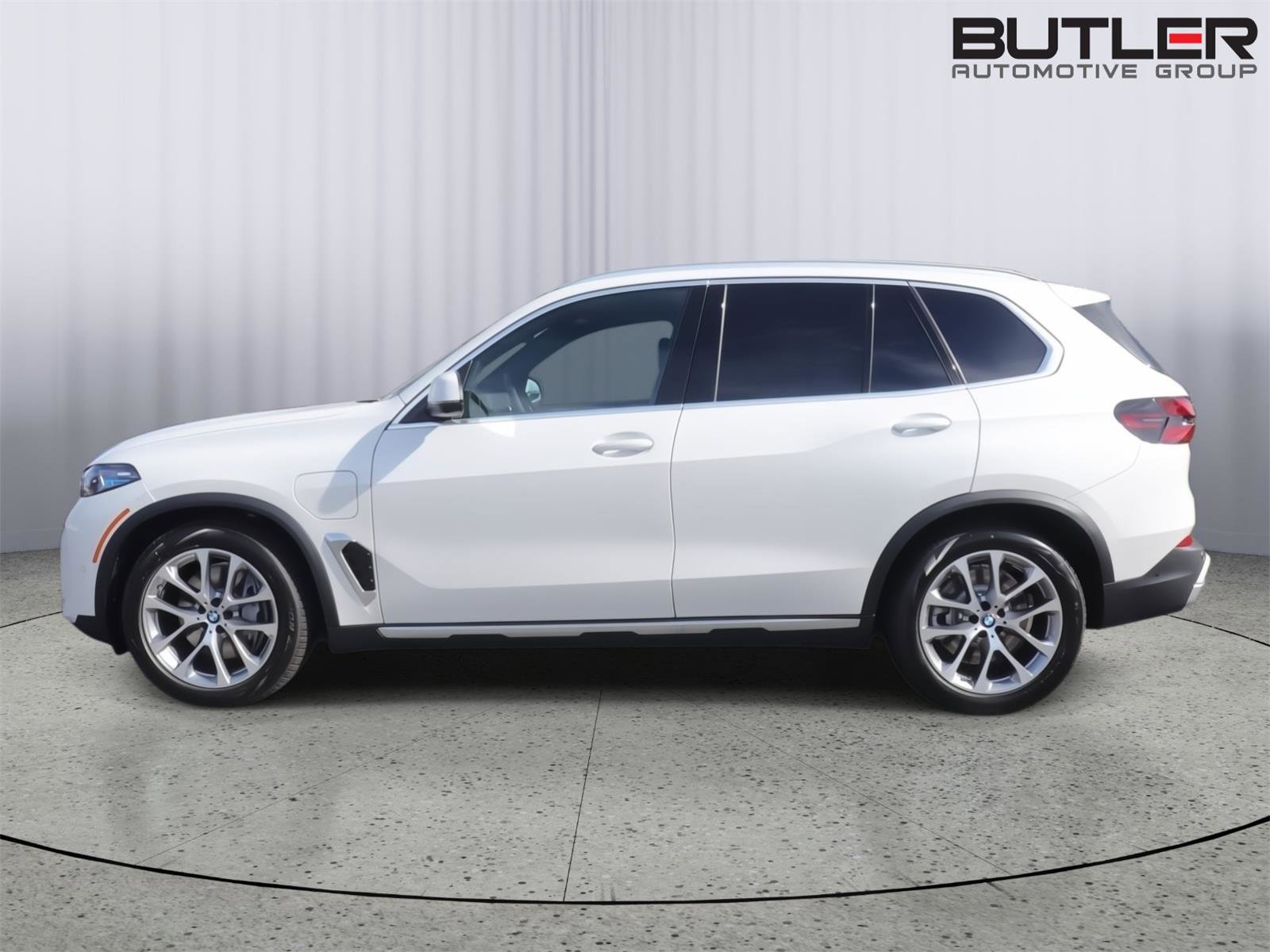 New 2026 BMW X5 xDrive50e w/ Climate Comfort Package AWD/4WD image 3