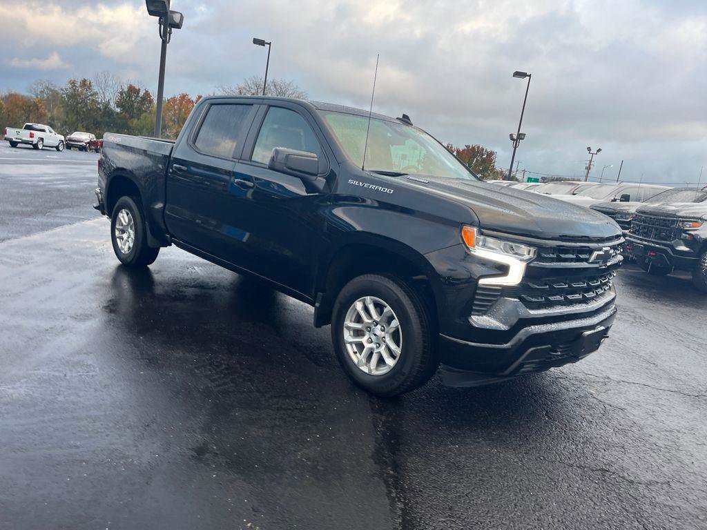 Used 2025 Chevrolet Silverado 1500 RST AWD/4WD image 7