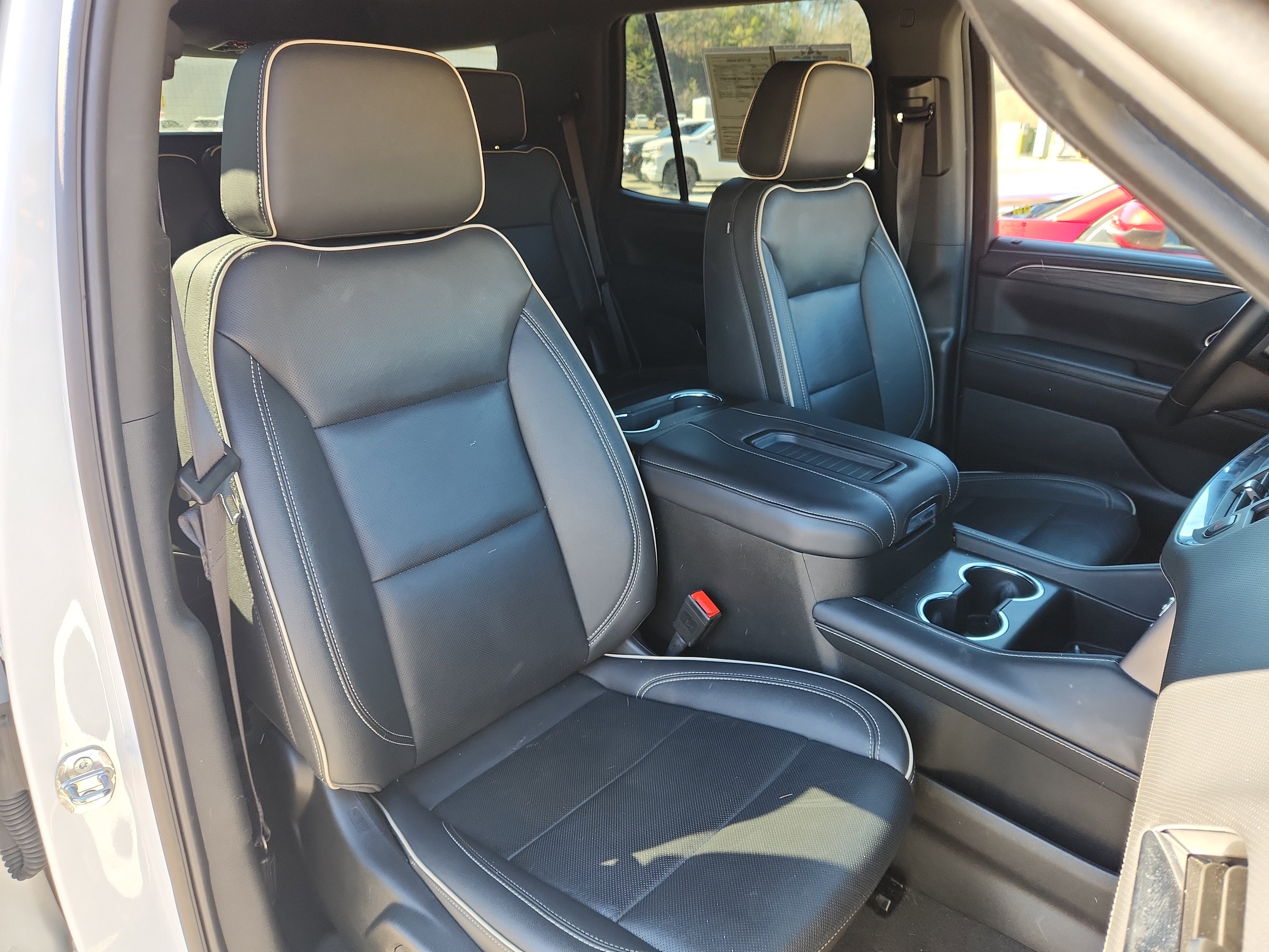 Used 2024 GMC Yukon SLT image 25