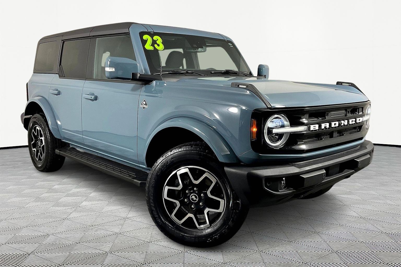 Used 2023 Ford Bronco Outer Banks image 3