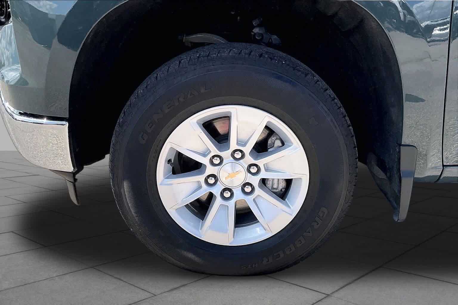 Used 2025 Chevrolet Silverado 1500 LT AWD/4WD image 11