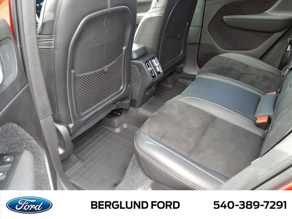 Used 2021 Volvo XC40 T5 R-Design w/ Climate Package image 33