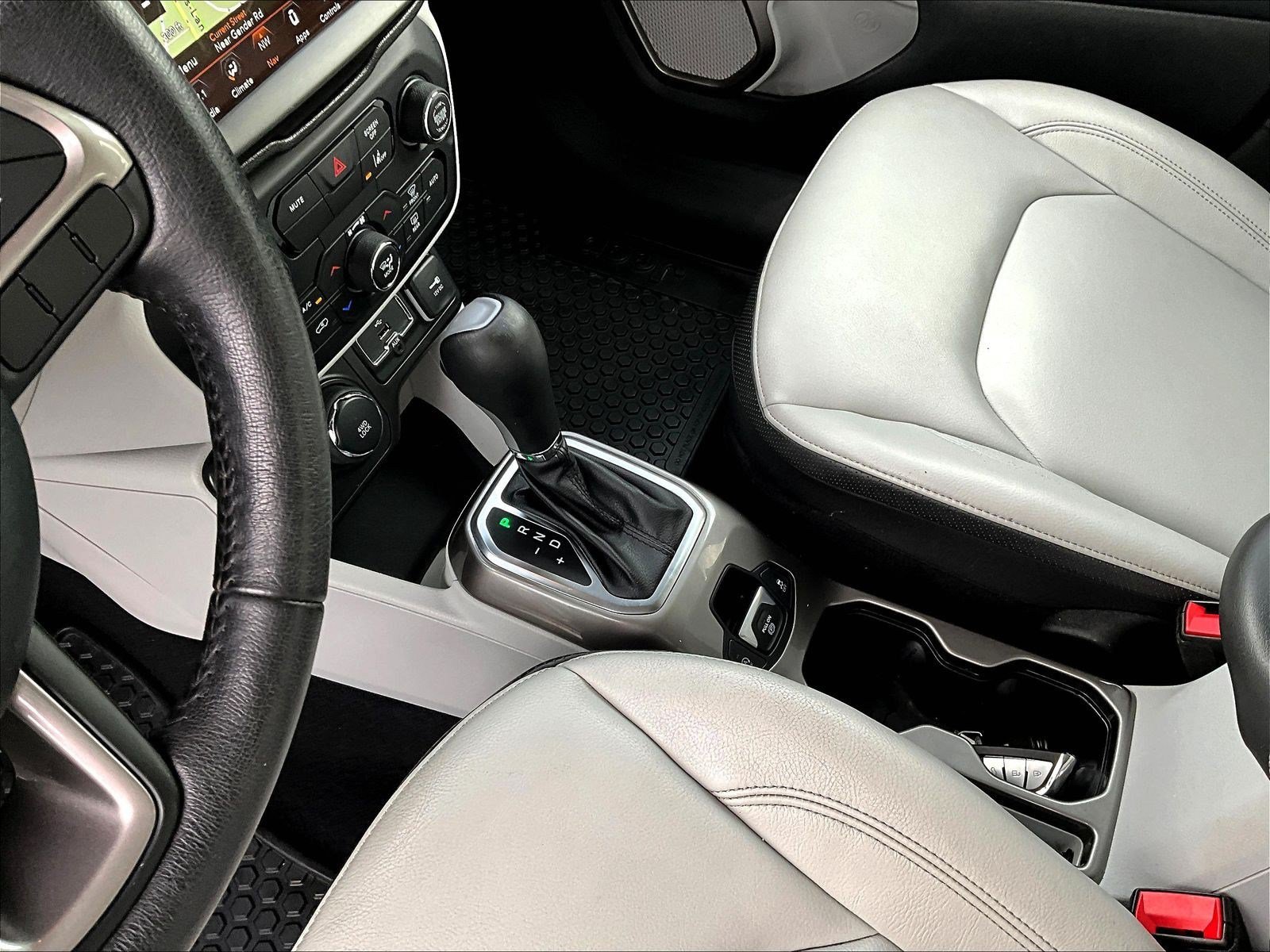 Used 2022 Jeep Renegade Limited AWD/4WD image 18