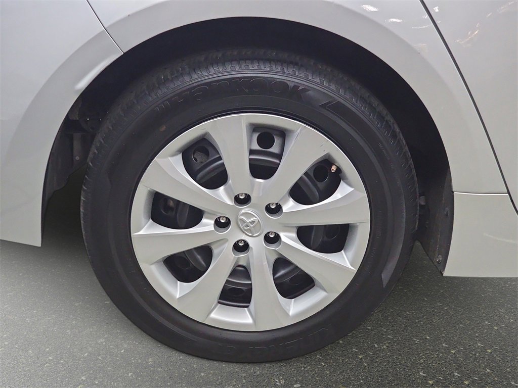 Used 2024 Toyota Corolla LE image 32