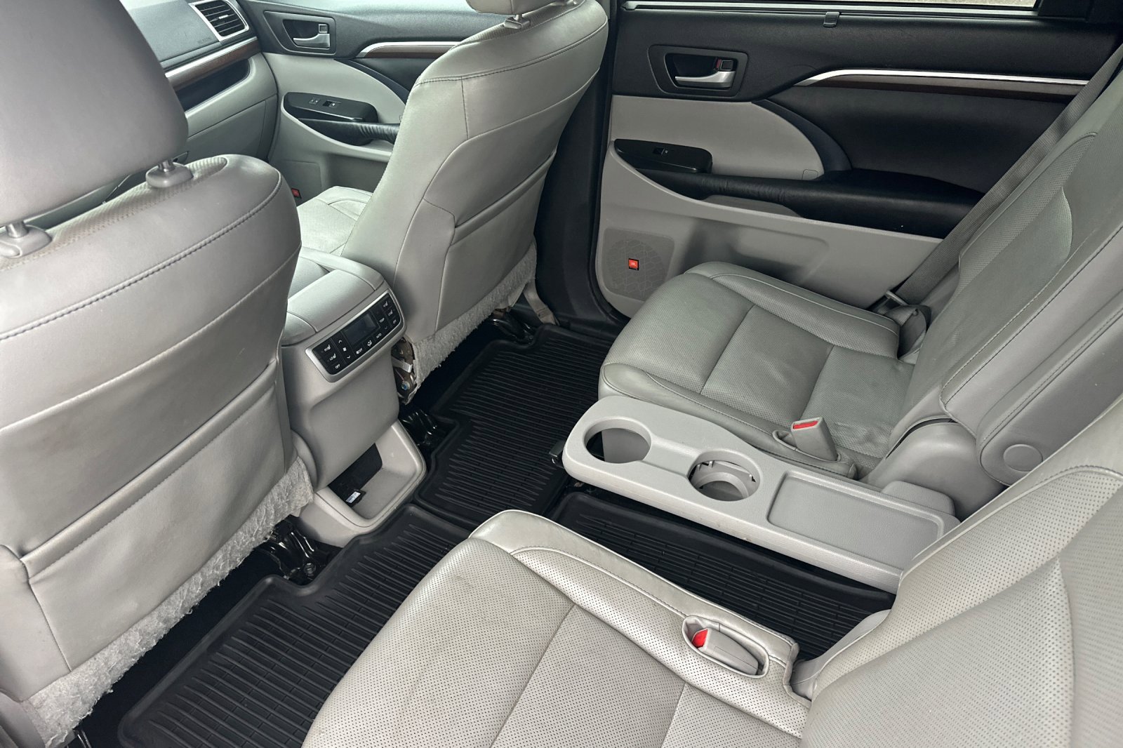 Used 2016 Toyota Highlander Limited image 13