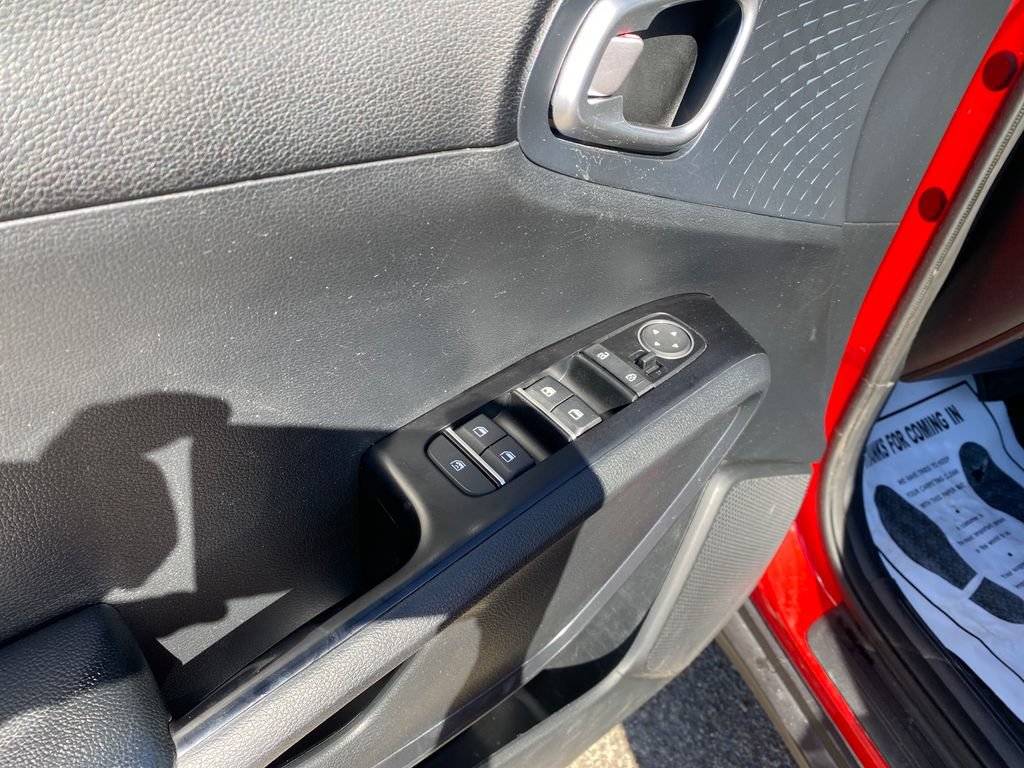 Used 2022 Kia Soul S FWD image 11