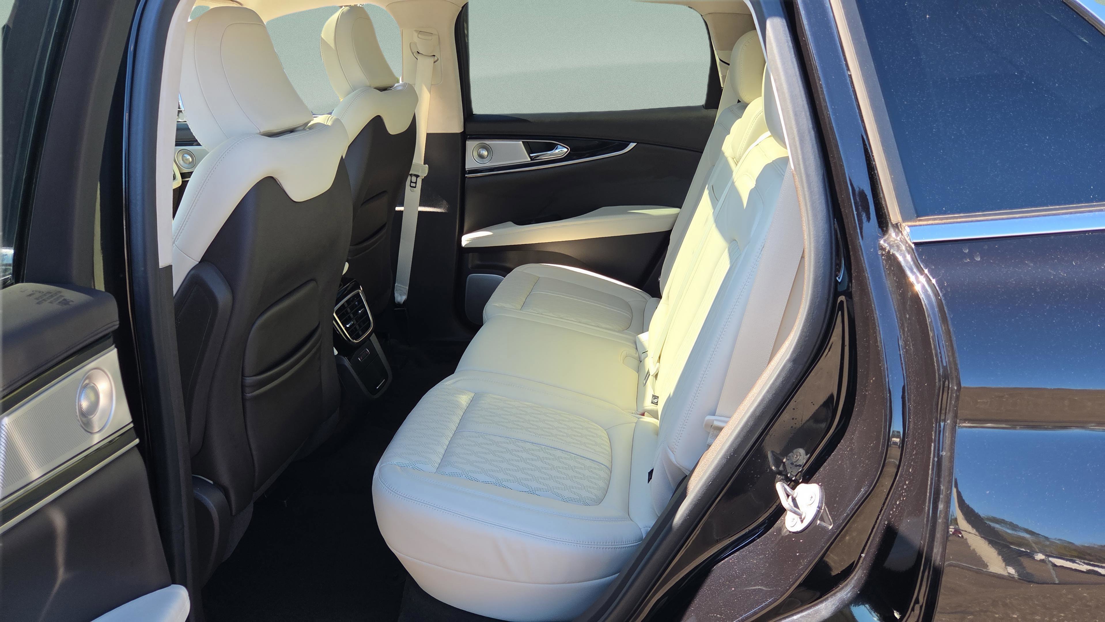 Used 2022 Lincoln Nautilus Black Label w/ Cargo Utility Package image 28