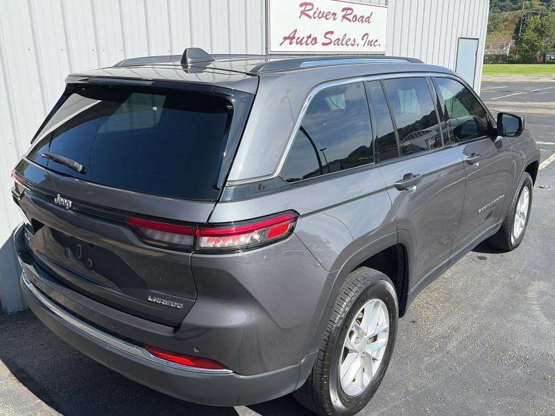 Used 2023 Jeep Grand Cherokee Laredo X AWD/4WD image 8