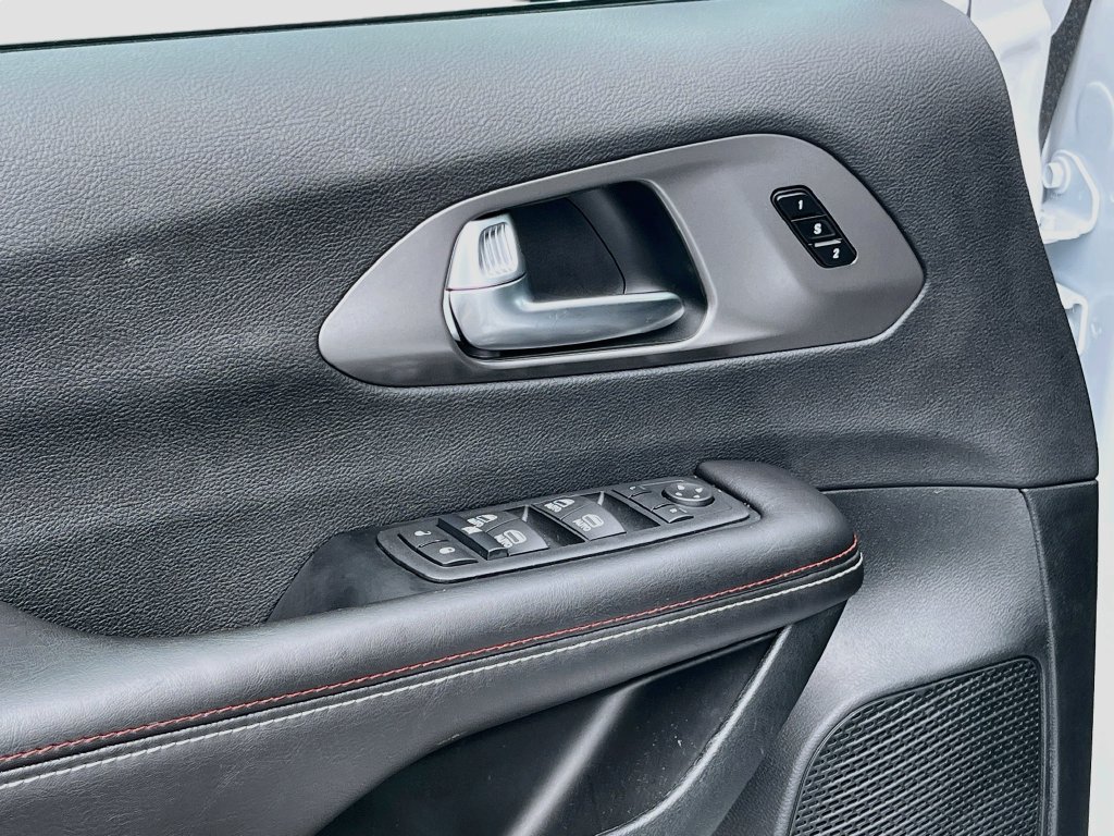 New 2027 Chrysler Pacifica Select FWD image 17