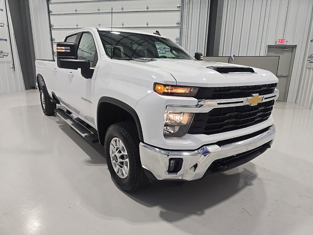 Used 2025 Chevrolet Silverado 2500 LT w/ Convenience Package image 11