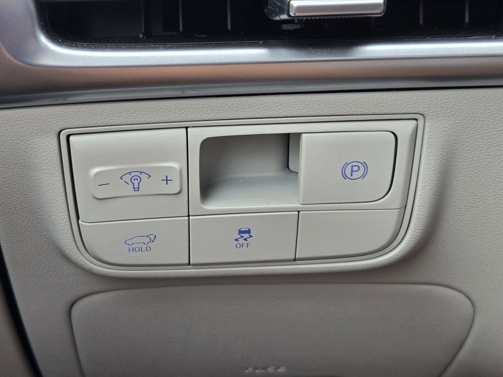 Certified 2025 Hyundai Tucson Limited FWD image 29