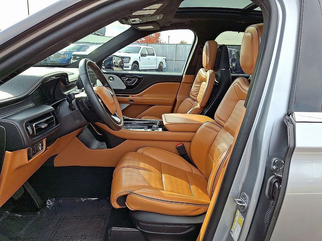 Used 2023 Lincoln Aviator Black Label w/ Dynamic Handling Package AWD/4WD image 14