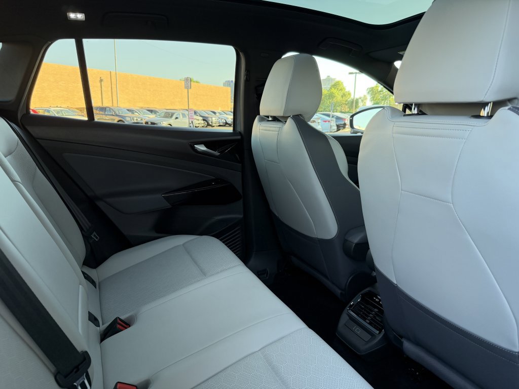 Used 2022 Volkswagen ID.4 Pro S image 39