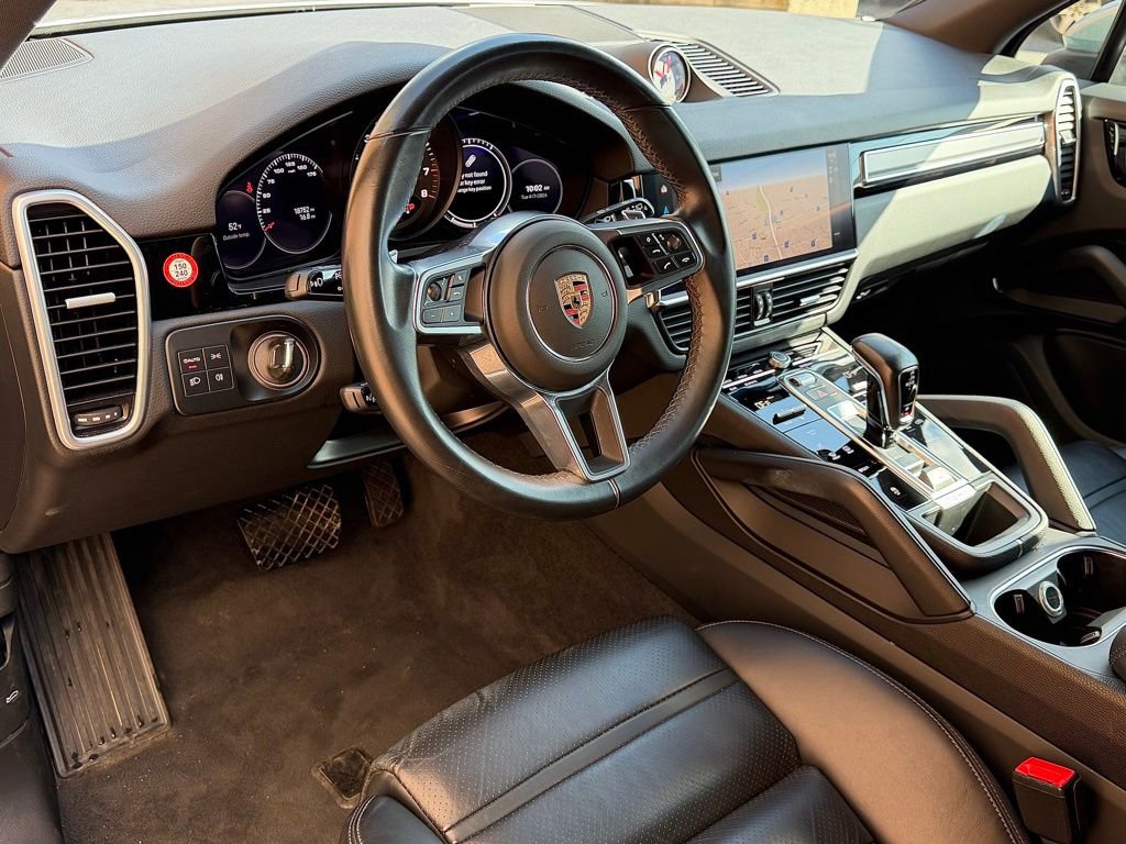 Certified 2023 Porsche Cayenne w/ Premium Package AWD/4WD image 4