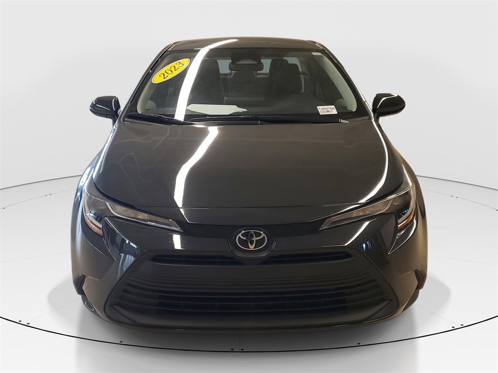 Used 2023 Toyota Corolla LE image 2