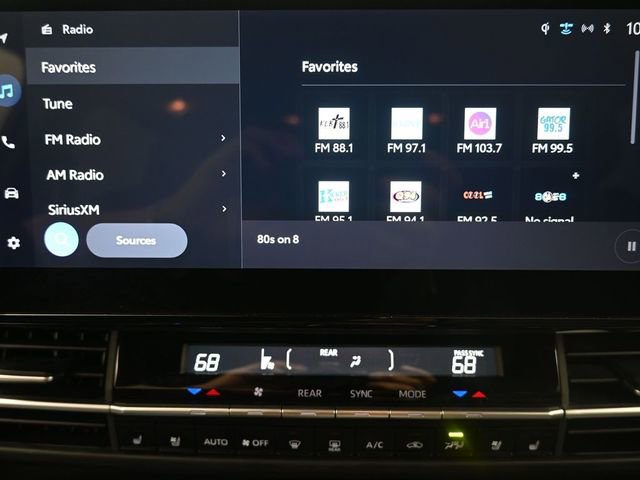 Used 2025 Toyota Sienna Limited image 32