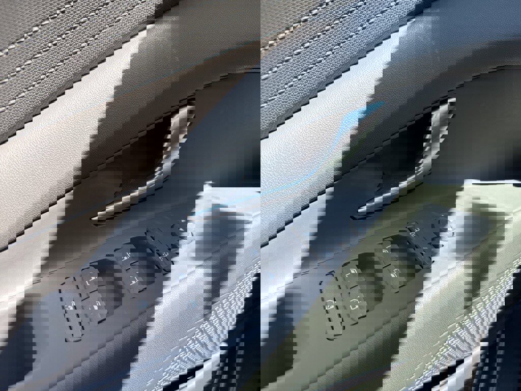 Used 2023 Hyundai Elantra SEL image 26