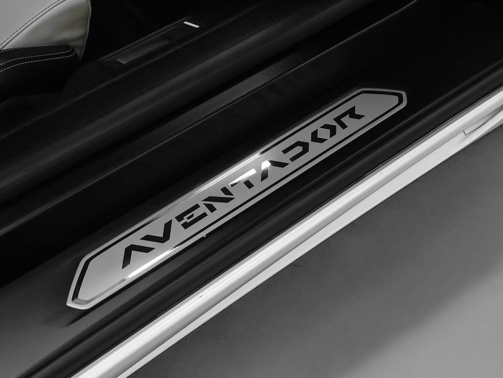 Used 2014 Lamborghini Aventador LP 700-4 image 24