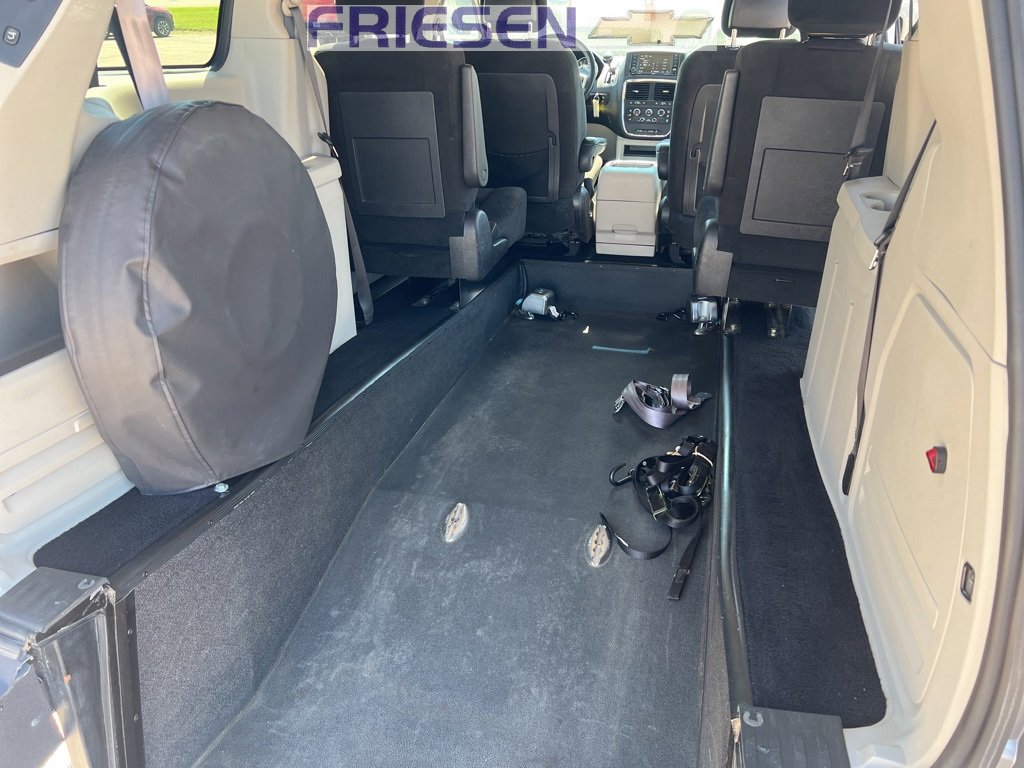 Used 2016 Dodge Grand Caravan SXT w/ Rear Park Assist Package image 7