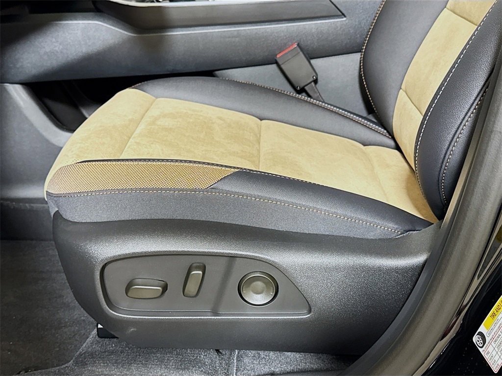 New 2026 Chevrolet Equinox ACTIV w/ Convenience Package III image 17