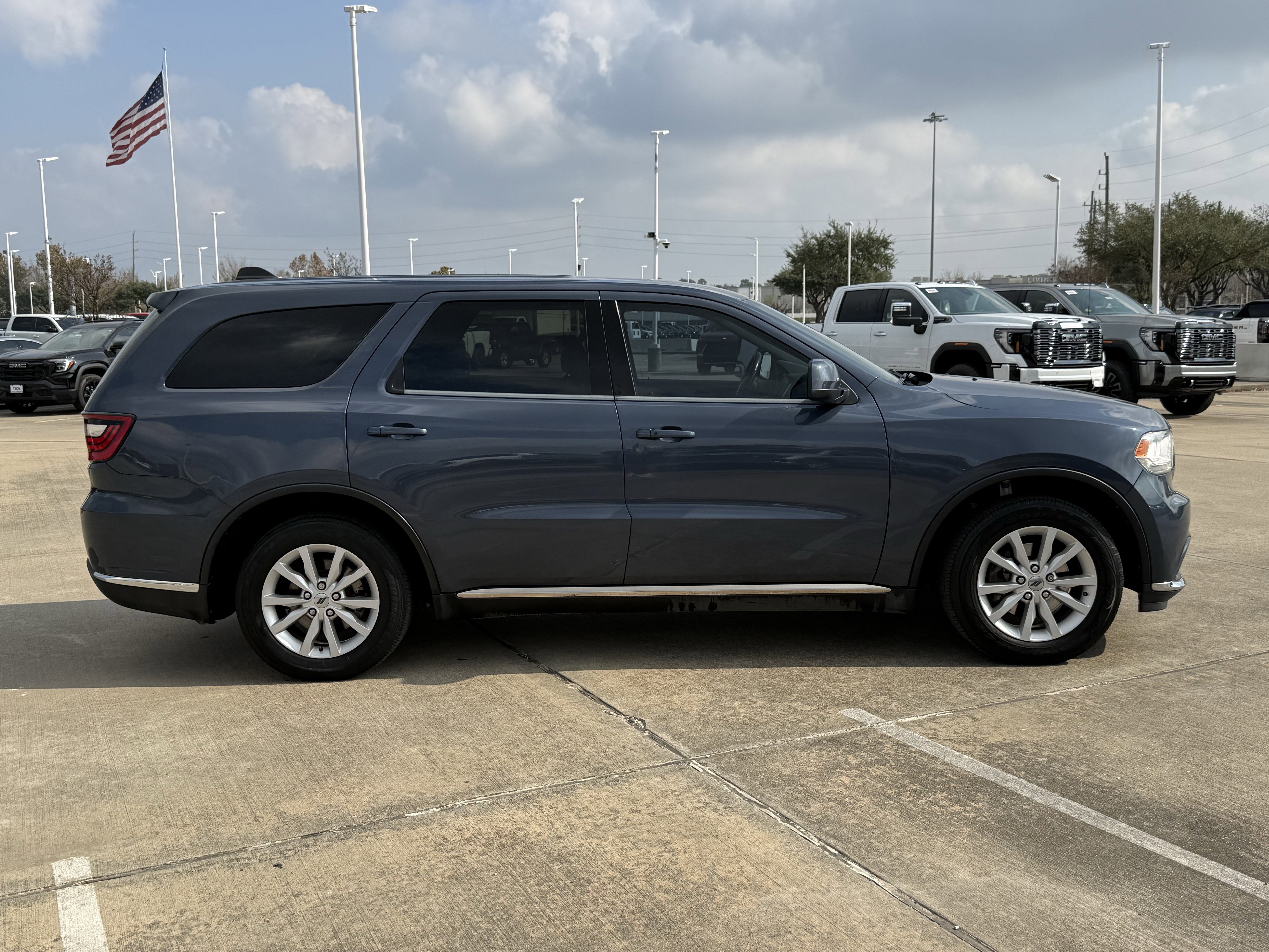 Used 2020 Dodge Durango SXT w/ 3rd Row Seating Group image 3