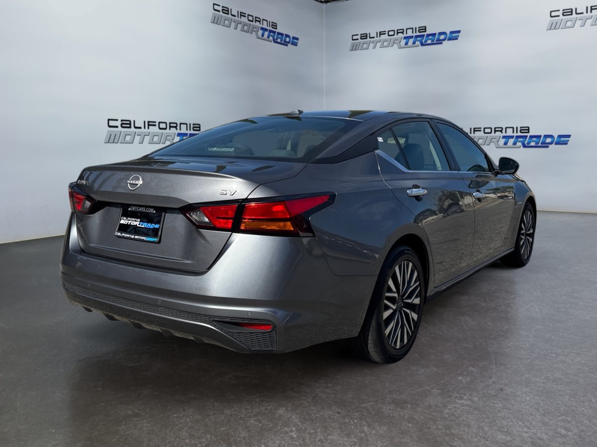Used 2024 Nissan Altima 2.5 SV FWD image 5