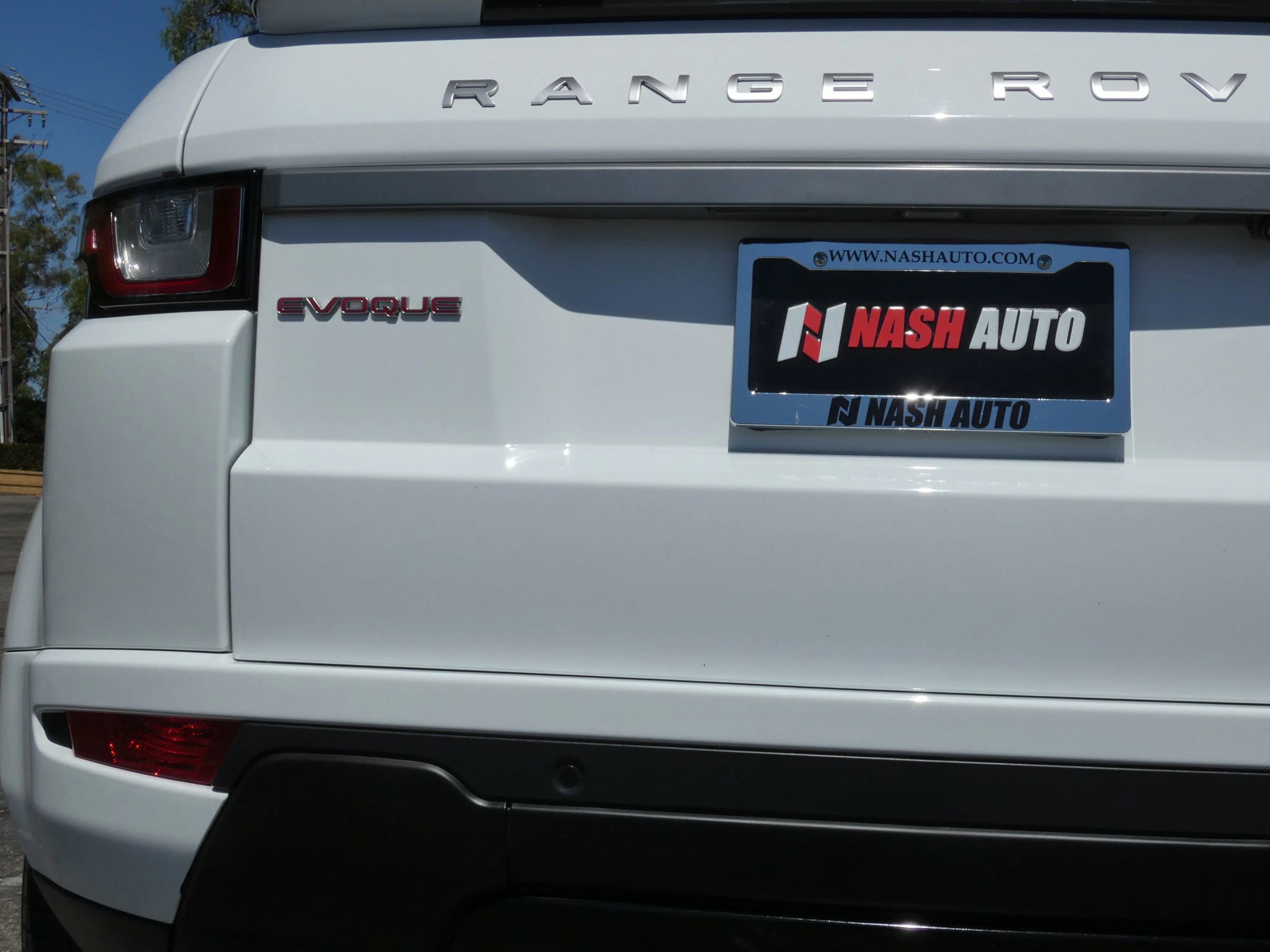 Used 2018 Land Rover Range Rover Evoque SE Dynamic image 11