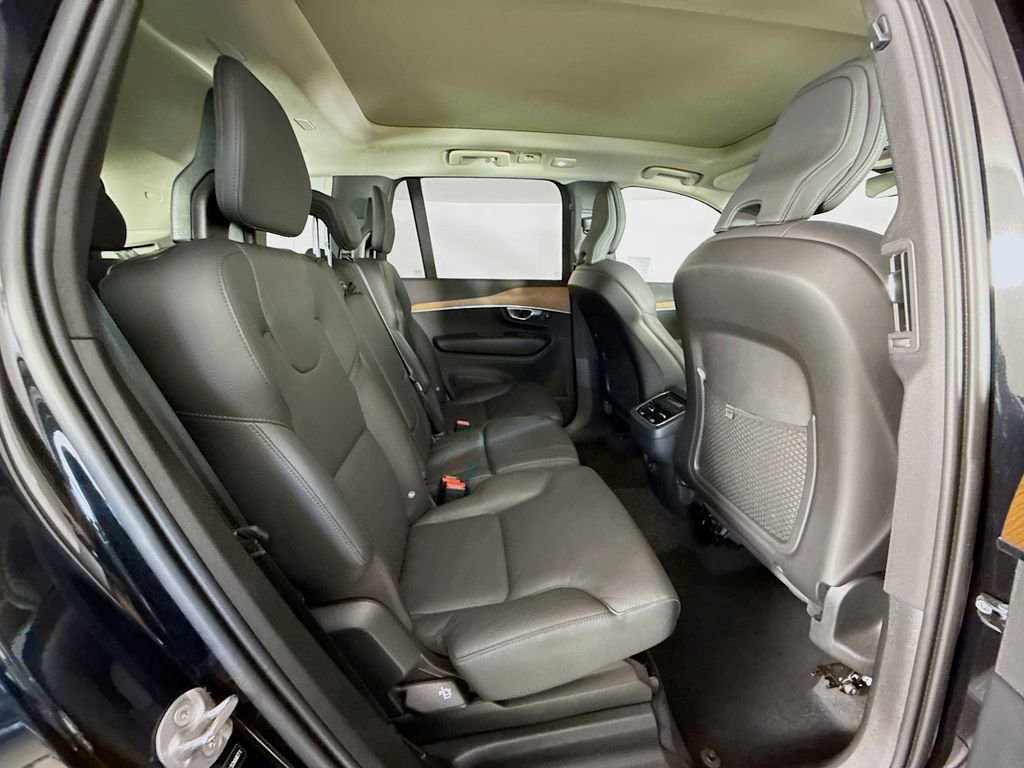 Certified 2025 Volvo XC90 B6 Plus image 29