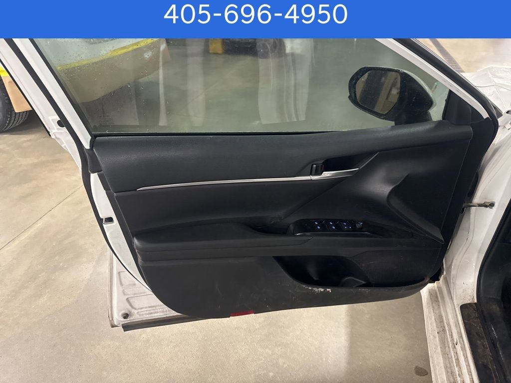 Used 2020 Toyota Camry SE image 11