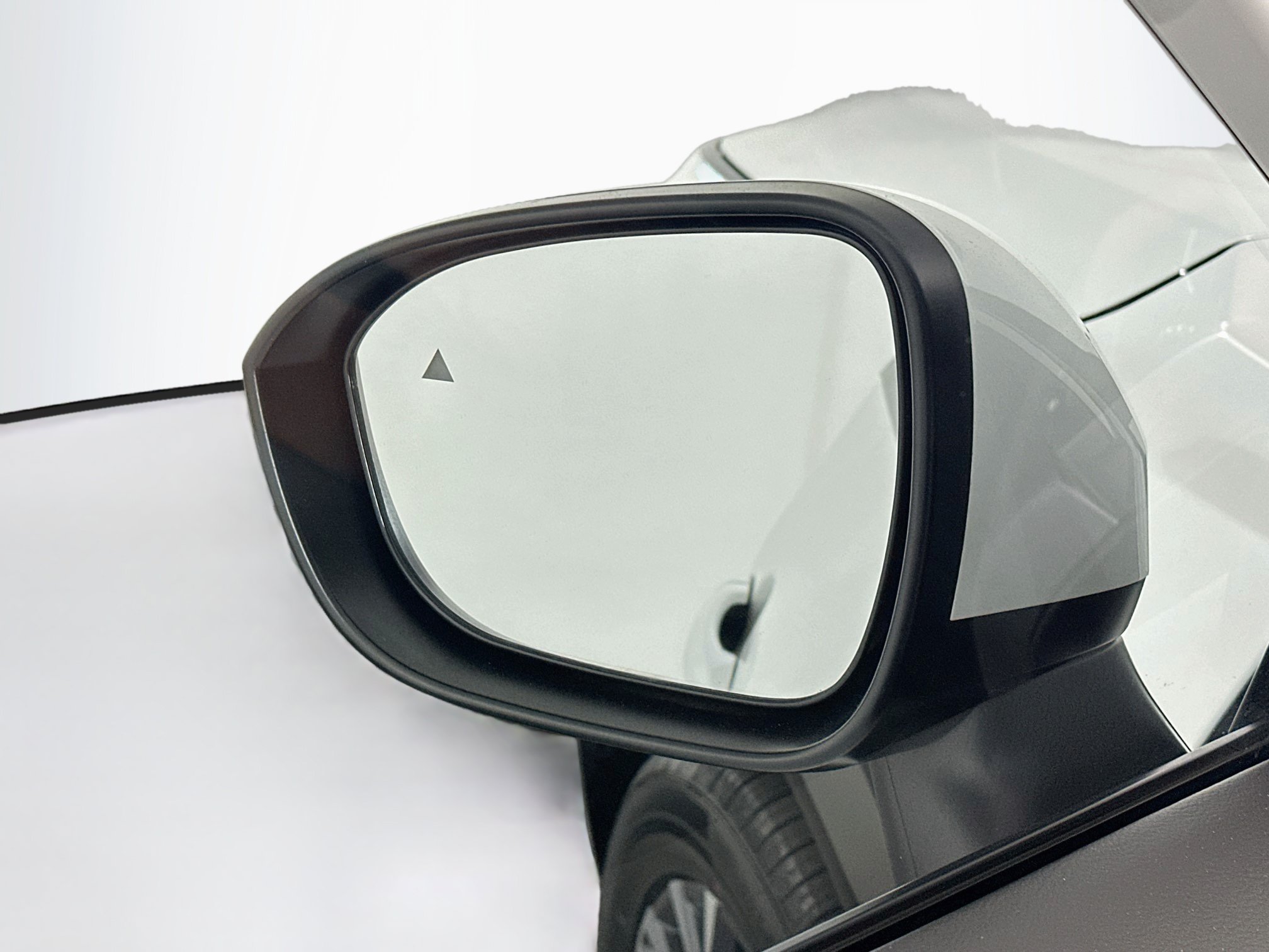 Used 2024 Nissan Rogue Platinum w/ Platinum Premium Package FWD image 16