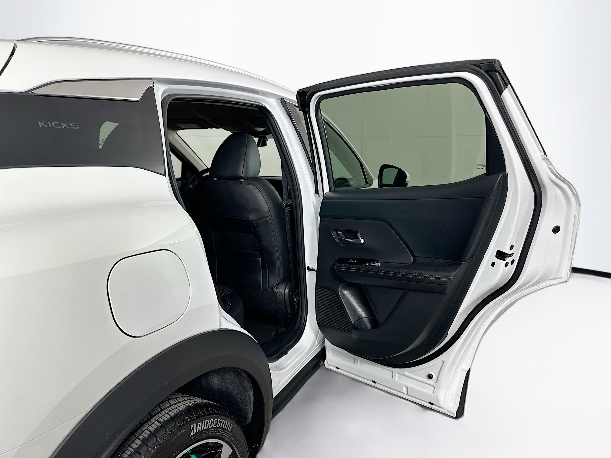 Used 2025 Nissan Kicks SR image 28