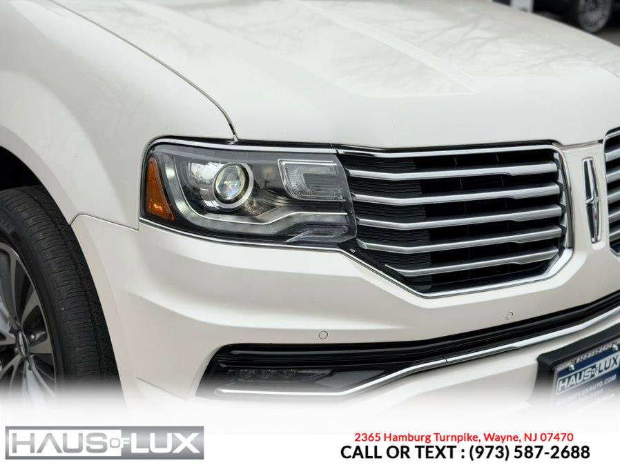 Used 2017 Lincoln Navigator Select image 8