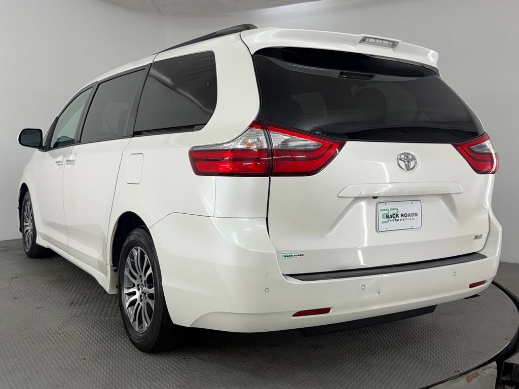 Used 2020 Toyota Sienna XLE w/ XLE Navigation Package FWD image 7