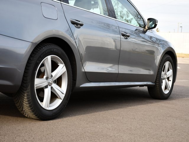 Used 2015 Volkswagen Passat 1.8T Limited Edition image 9